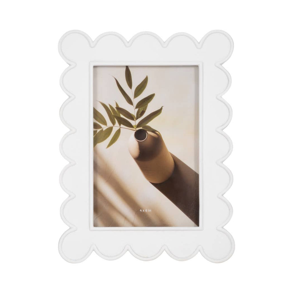 Photo Frame - Resin with Decorative Scalloped Edge