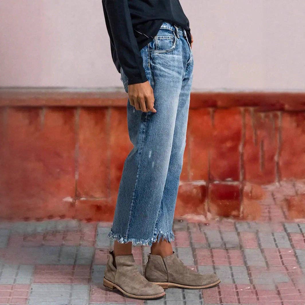 Women's Loose Fit Straight Leg Distressed Cropped Jeans
