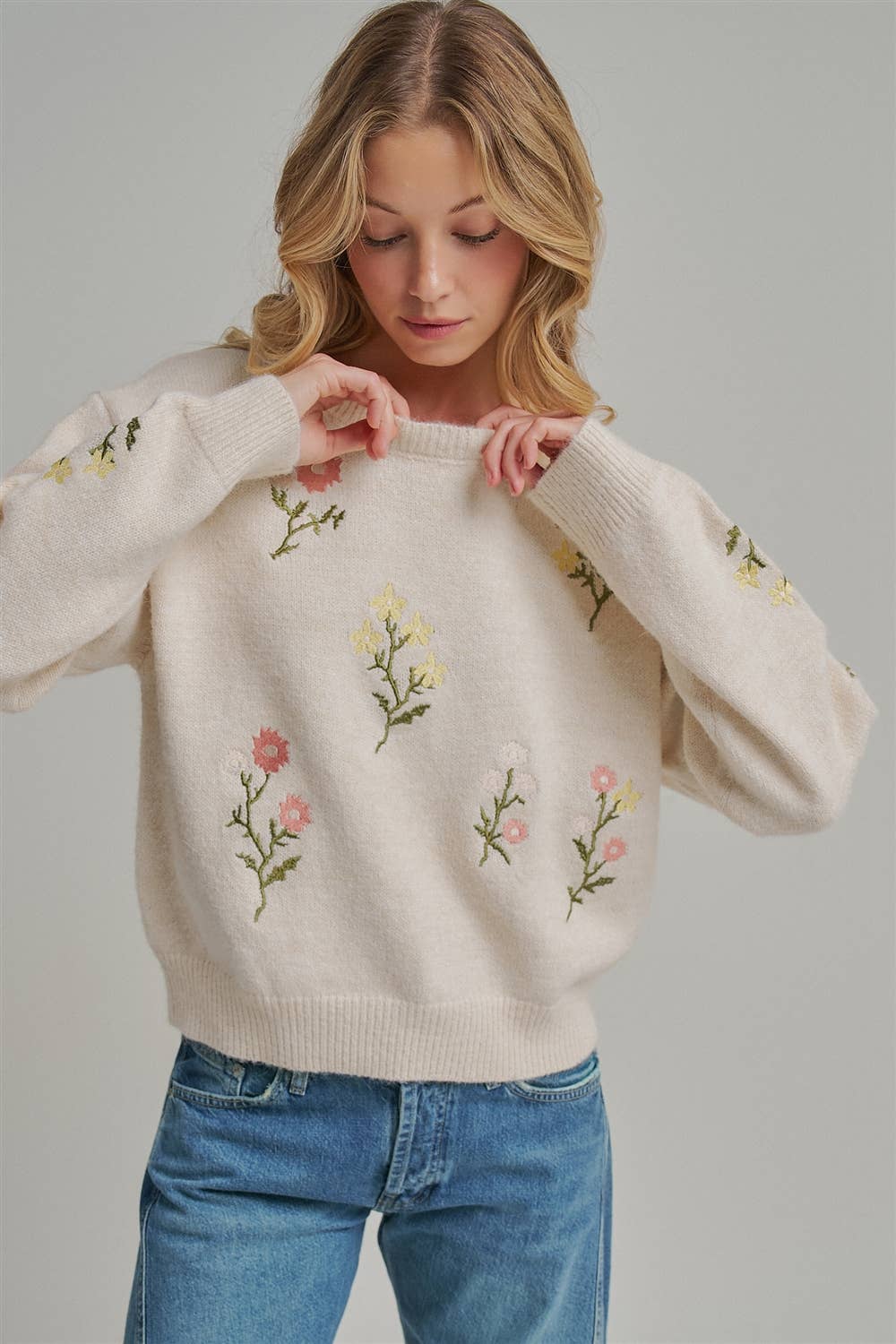 FLORAL EMBROIDERED SWEATER