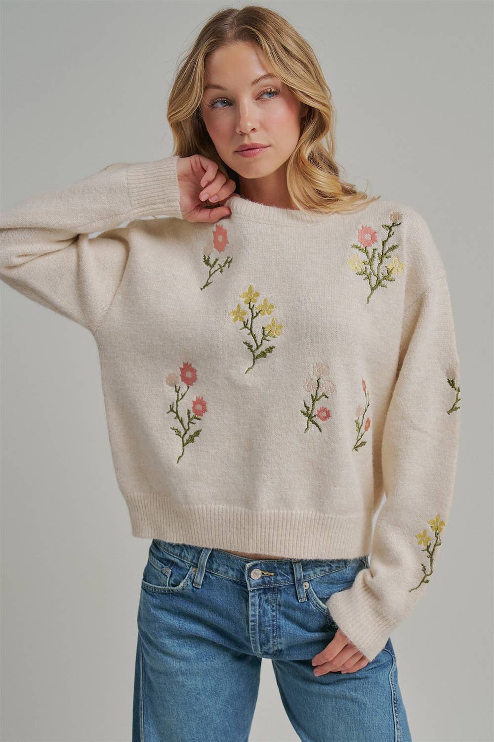 FLORAL EMBROIDERED SWEATER