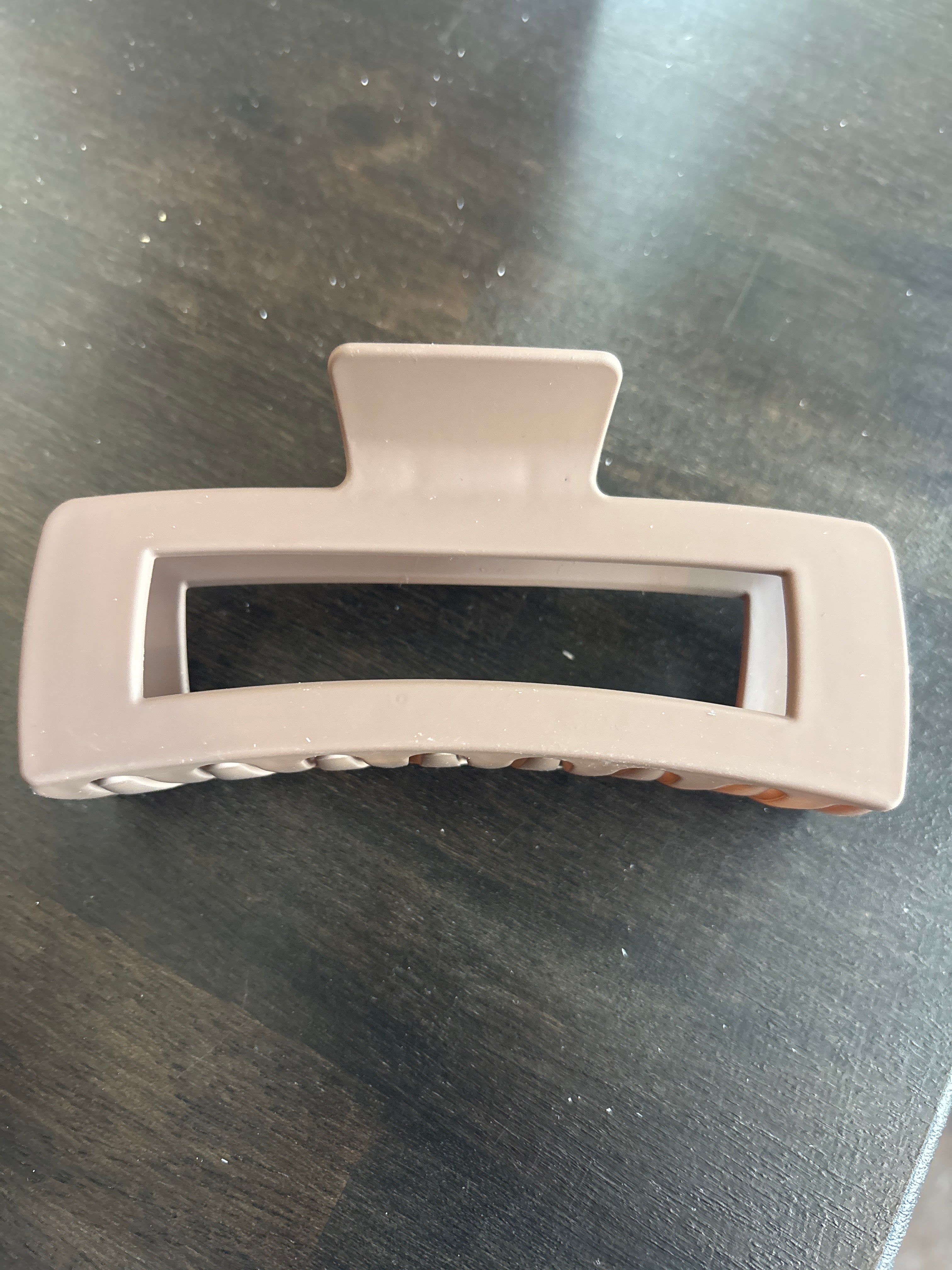 Matte Jumbo Cut Out Rectangle Hair Claw