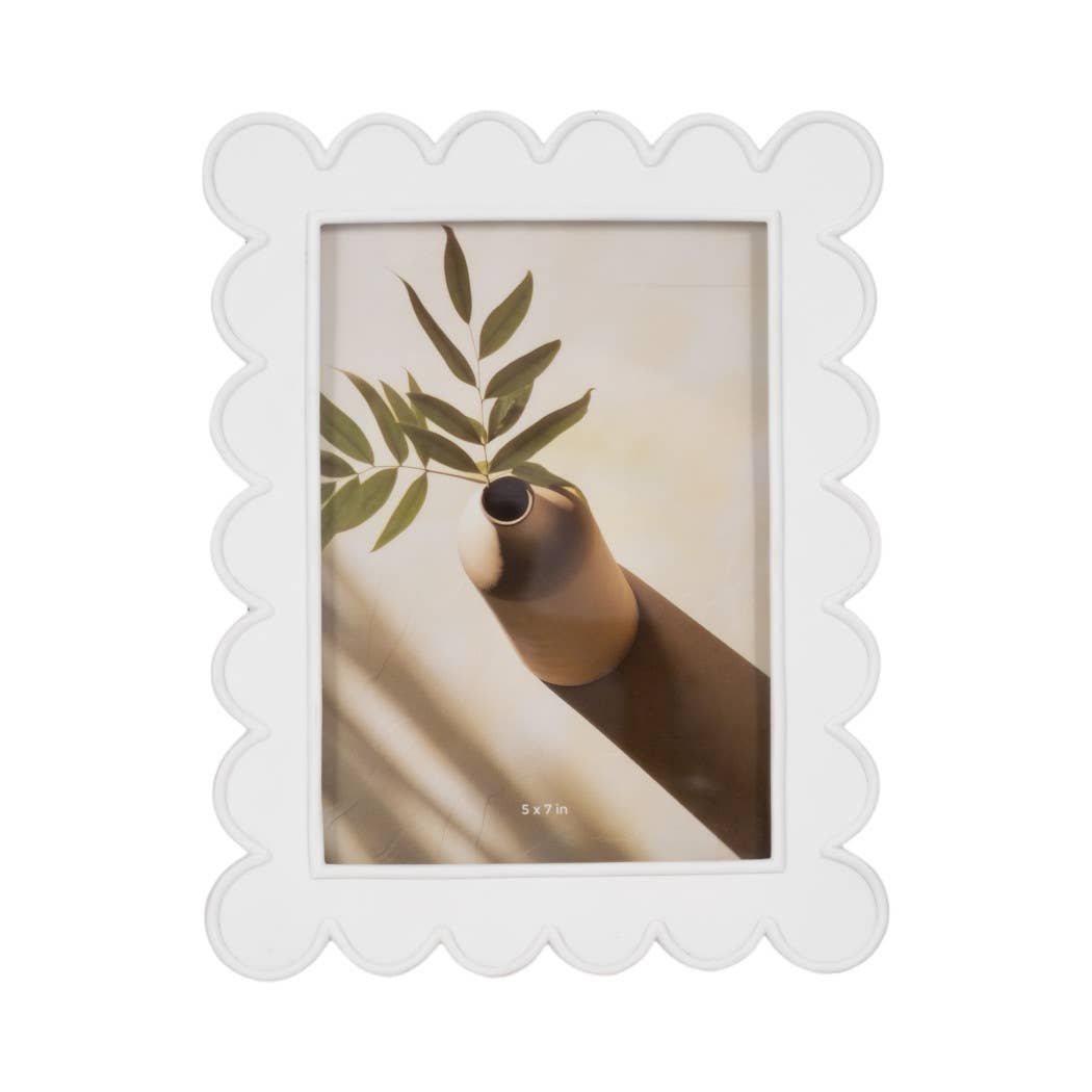 Photo Frame - Resin with Decorative Scalloped Edge