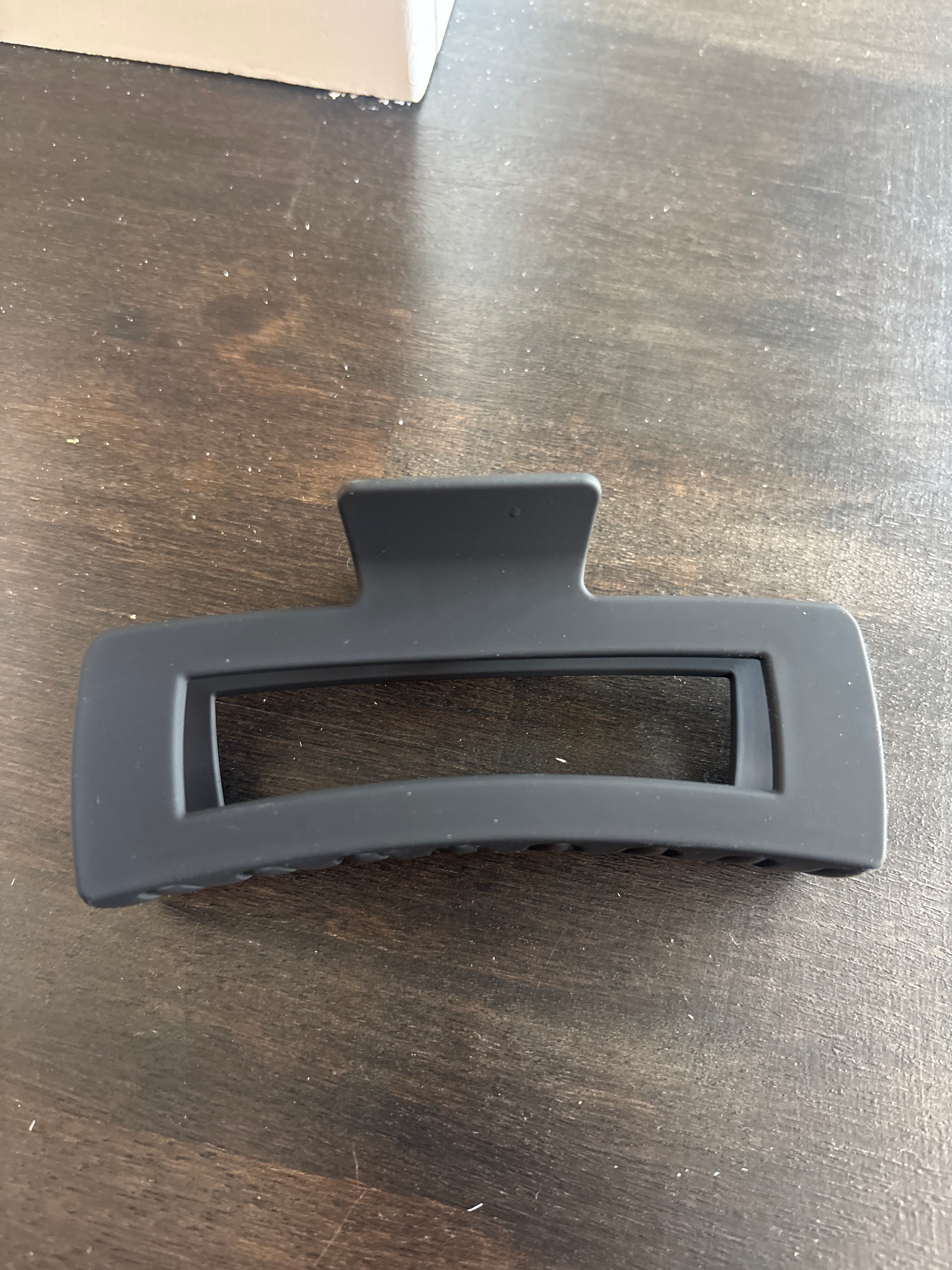 Matte Jumbo Cut Out Rectangle Hair Claw