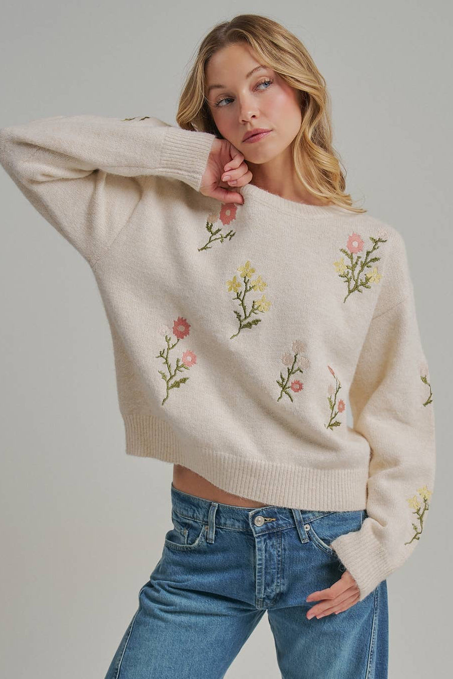 FLORAL EMBROIDERED SWEATER