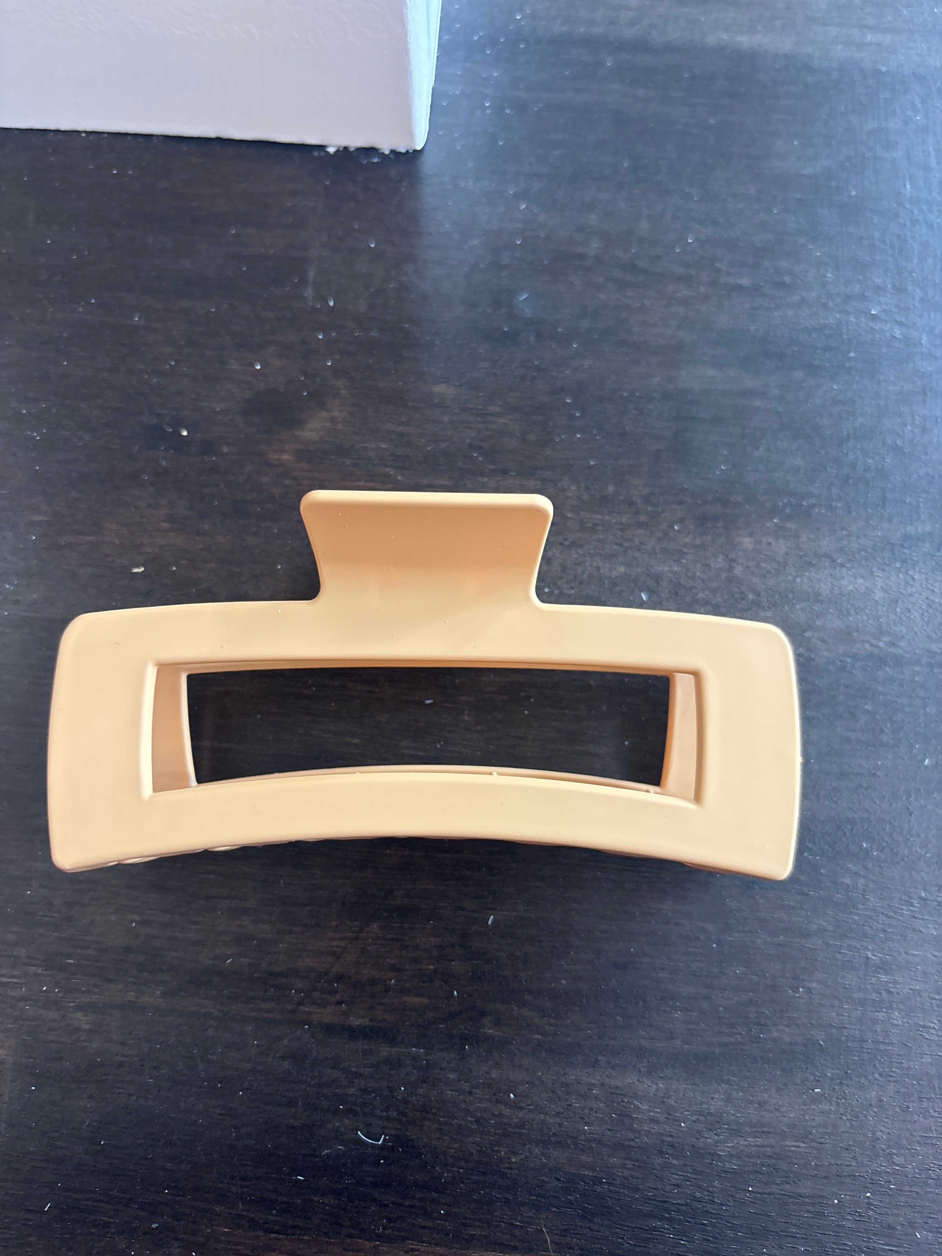 Matte Jumbo Cut Out Rectangle Hair Claw