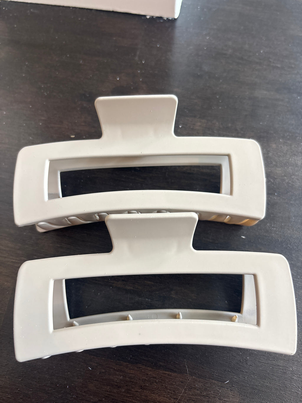 Matte Jumbo Cut Out Rectangle Hair Claw