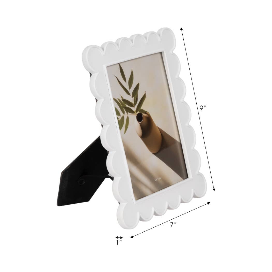 Photo Frame - Resin with Decorative Scalloped Edge