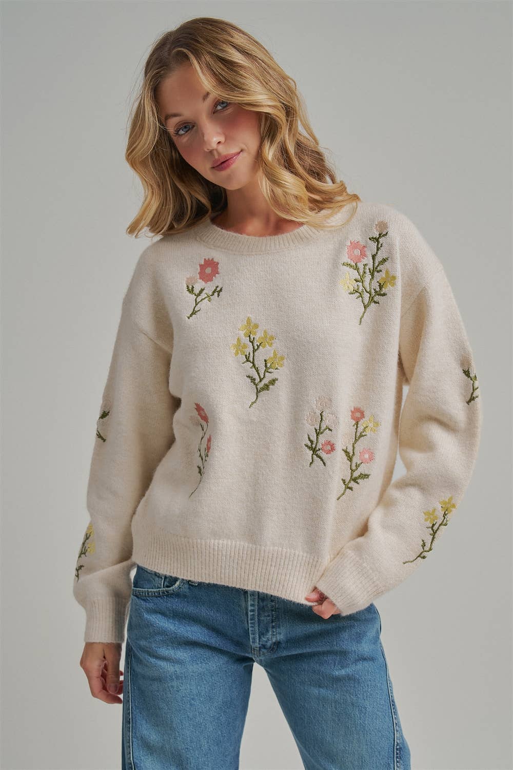 FLORAL EMBROIDERED SWEATER