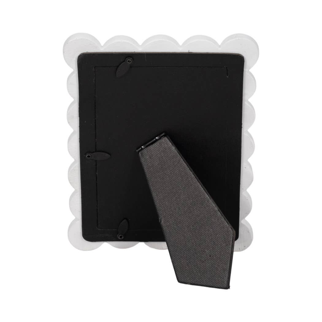 Photo Frame - Resin with Decorative Scalloped Edge