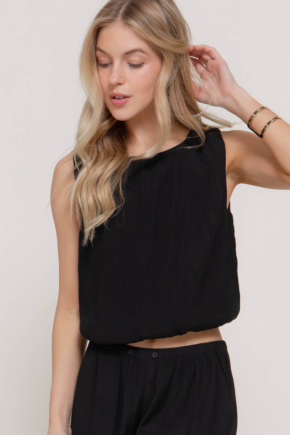 Sleeveless Round Neck Balloon Fit Crinkle Woven Top