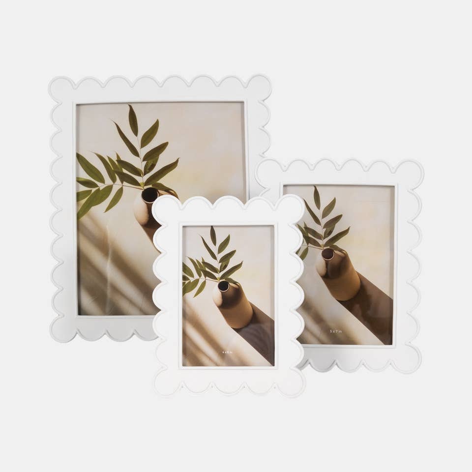 Photo Frame - Resin with Decorative Scalloped Edge