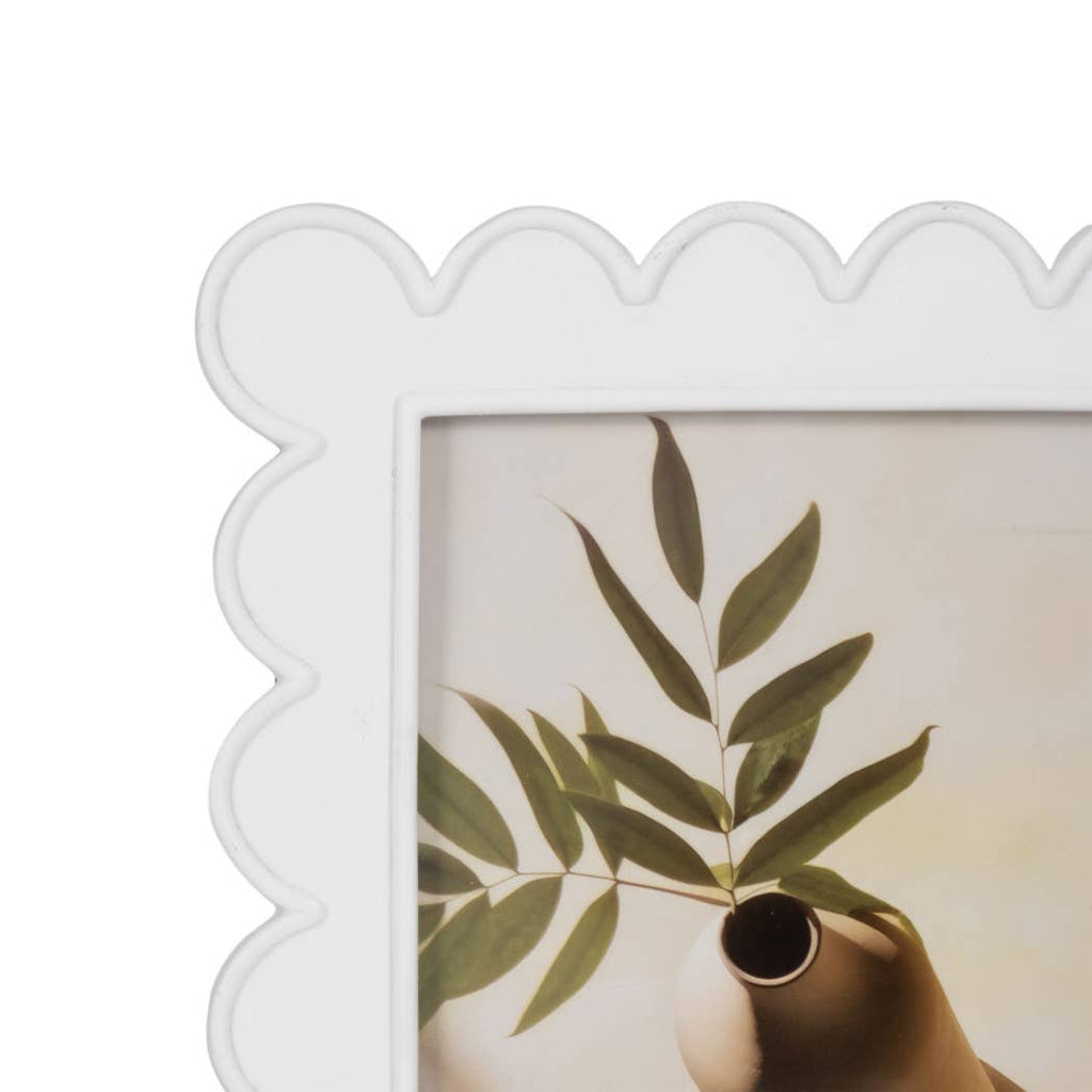 Photo Frame - Resin with Decorative Scalloped Edge