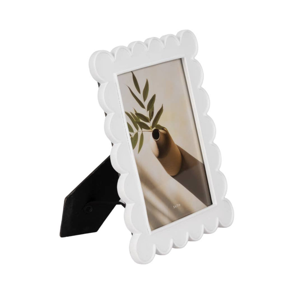 Photo Frame - Resin with Decorative Scalloped Edge