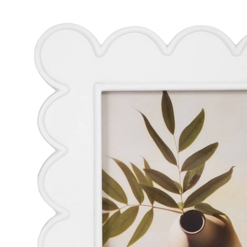 Photo Frame - Resin with Decorative Scalloped Edge