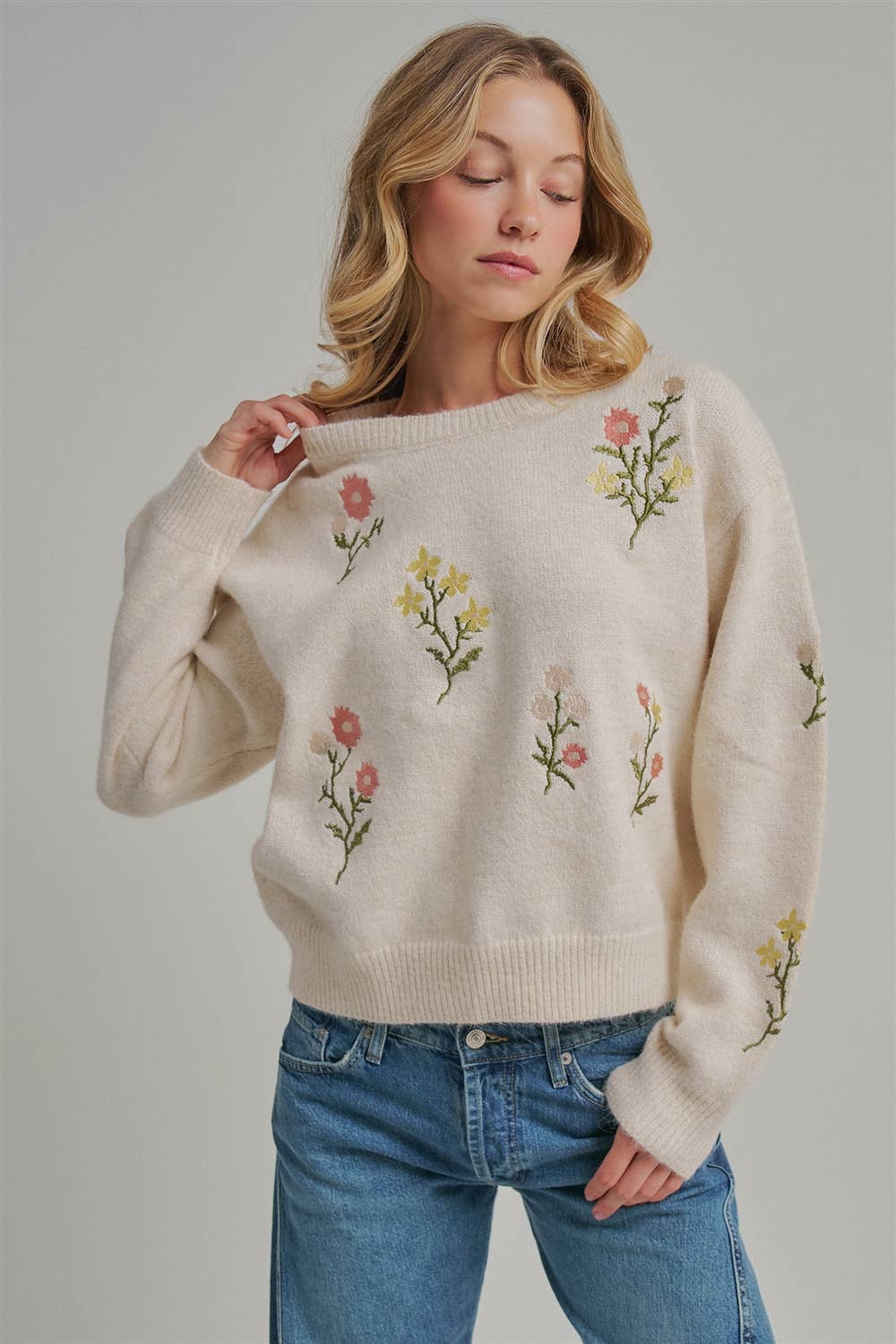 FLORAL EMBROIDERED SWEATER